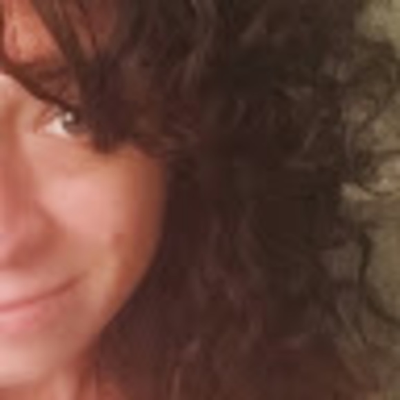 Meet your Posher, Lori - Picture 2 of 2